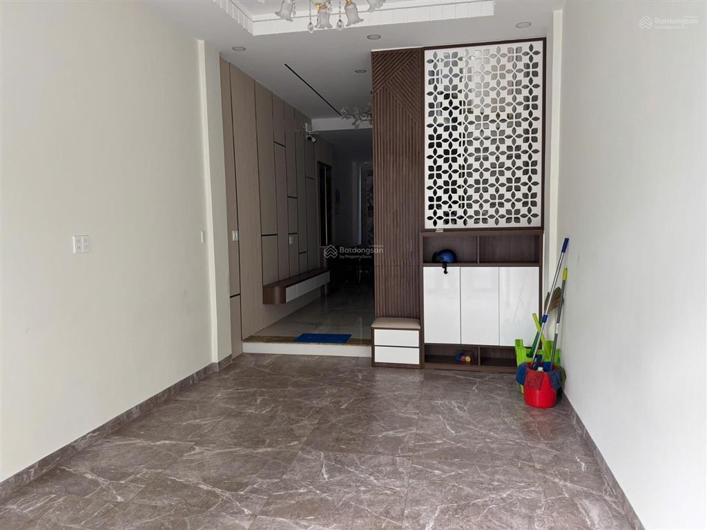 Giá 3x  cho thuê nhà mặt tiền huyền quang, quận 1  dt 4x17m, trệt 2lầu