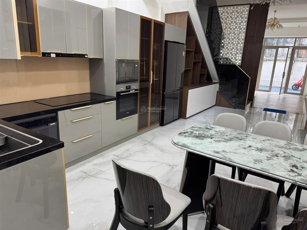 Giá 3x  cho thuê nhà mặt tiền huyền quang, quận 1  dt 4x17m, trệt 2lầu