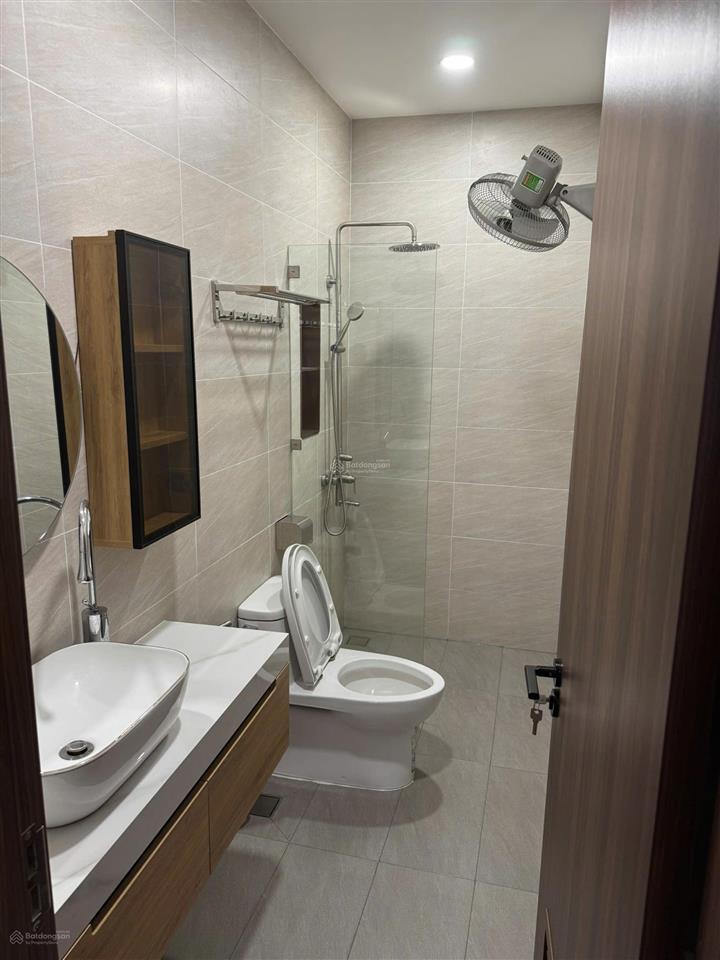 Giá 3x  cho thuê nhà mặt tiền huyền quang, quận 1  dt 4x17m, trệt 2lầu