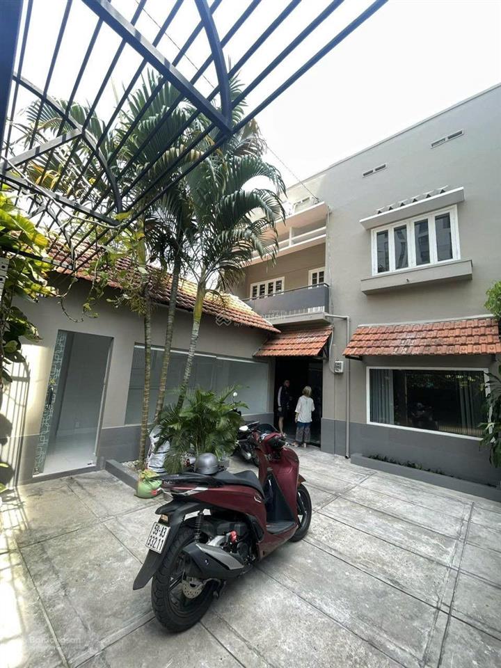Dt 10x18m  cho thuê biệt thự 20d trương quốc dung, phú nhuận  trệt lầu, giá 3x