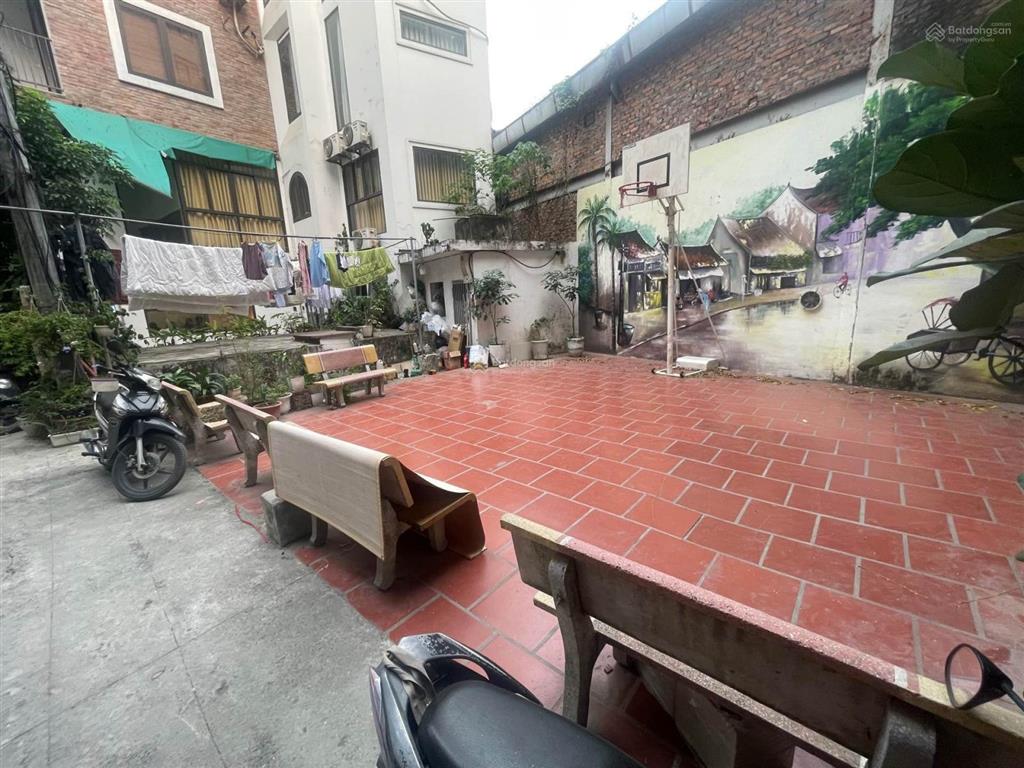 Bán nhà tập thể hoàn kiếm . sát nhà hát lớn . 5 phút đi bộ ra hồ gươm .