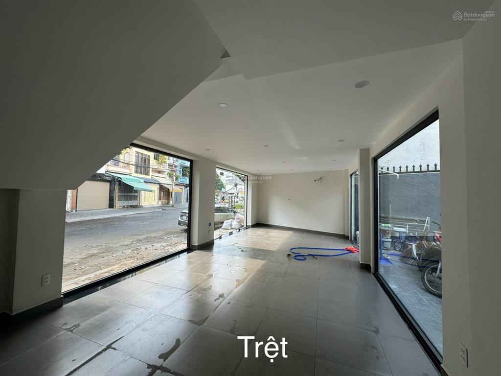 Mặt bằng kinh doanh bình thạnh, vỉa hè rộng, đậu xe hơi thoải mái