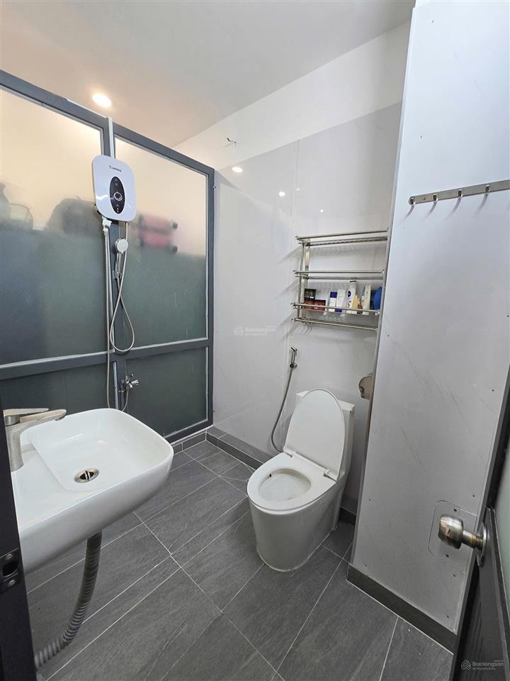 Cho thuê chdv 40m2 (kế bên etown cộng hoà) full nội thất  phòng tách bếp  ban công rộng
