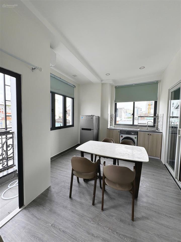 Cho thuê căn hộ cao cấp 1pn thang máy ban công máy giặt riêng ngay cv hoàng văn thụ