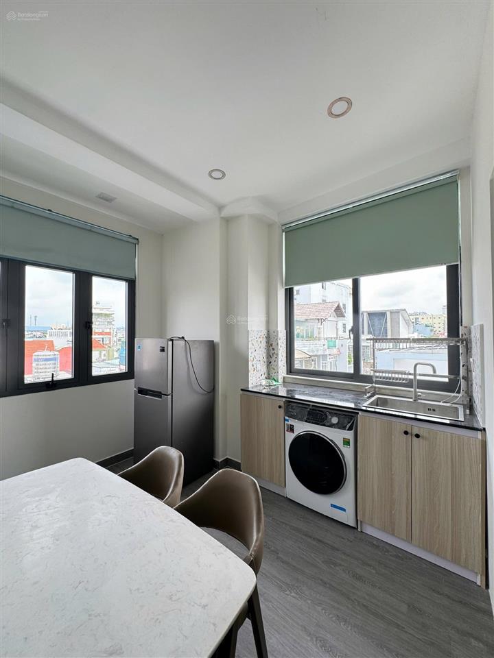 Cho thuê căn hộ cao cấp 1pn thang máy ban công máy giặt riêng ngay cv hoàng văn thụ