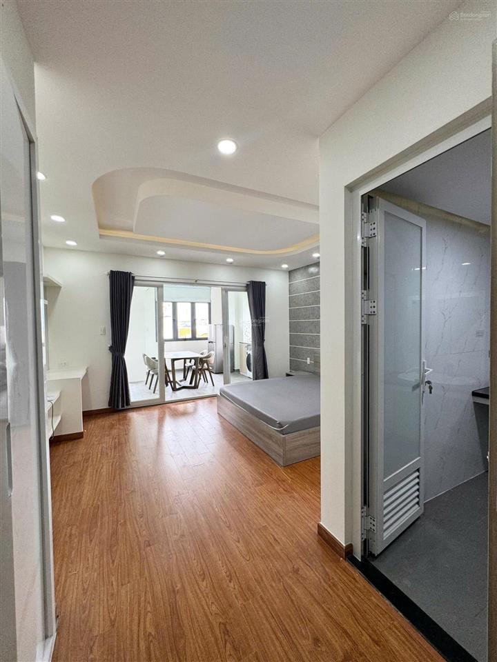 Cho thuê căn hộ cao cấp 1pn thang máy ban công máy giặt riêng ngay cv hoàng văn thụ