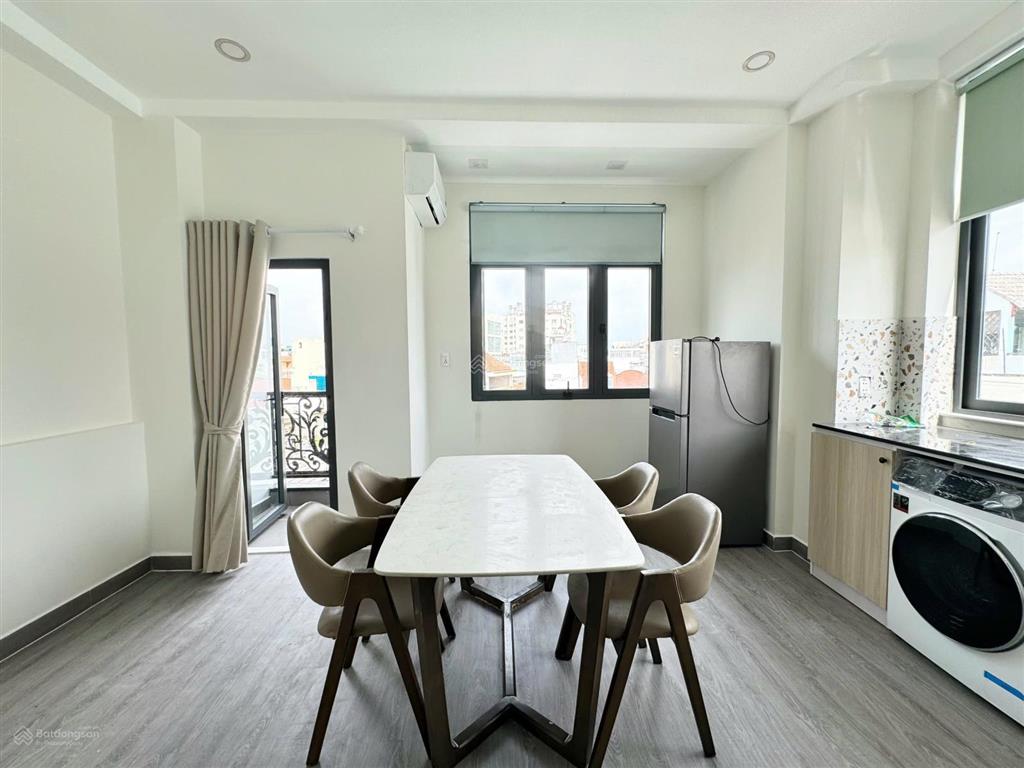 Cho thuê căn hộ cao cấp 1pn thang máy ban công máy giặt riêng ngay cv hoàng văn thụ