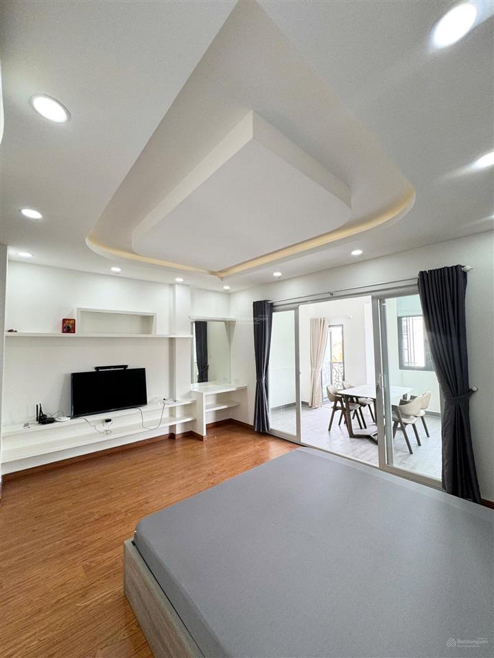 Cho thuê căn hộ cao cấp 1pn thang máy ban công máy giặt riêng ngay cv hoàng văn thụ