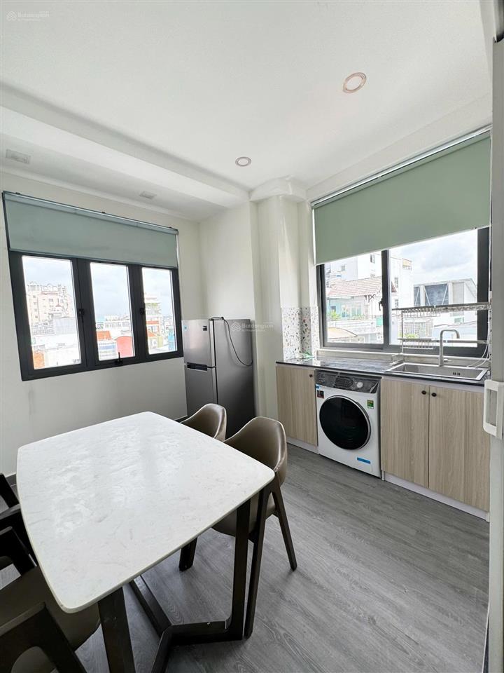 Cho thuê căn hộ cao cấp 1pn thang máy ban công máy giặt riêng ngay cv hoàng văn thụ