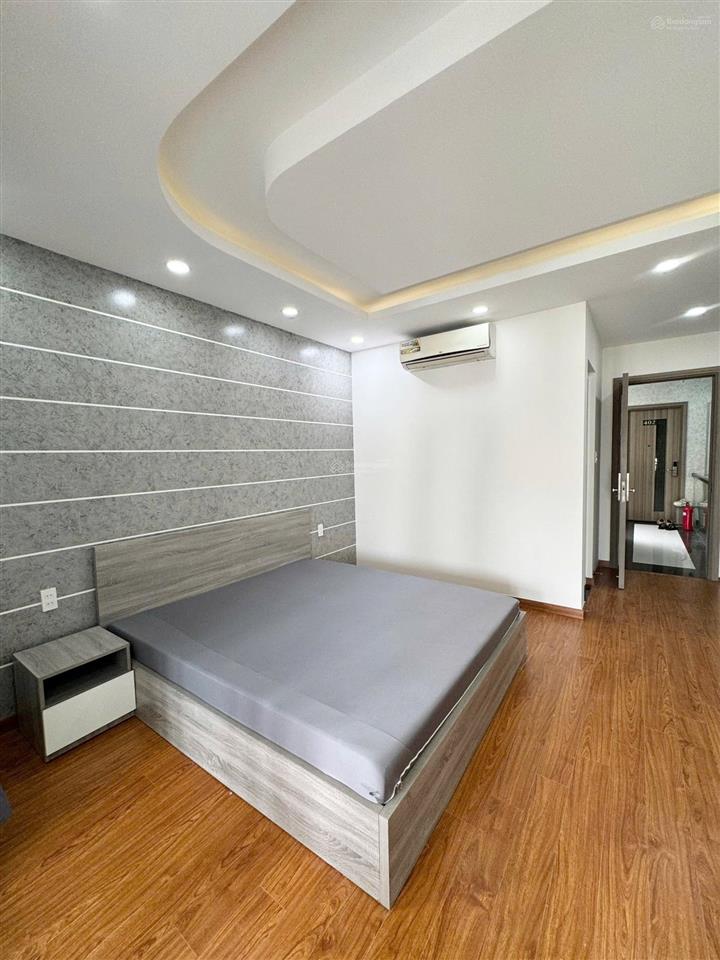 Cho thuê căn hộ cao cấp 1pn thang máy ban công máy giặt riêng ngay cv hoàng văn thụ