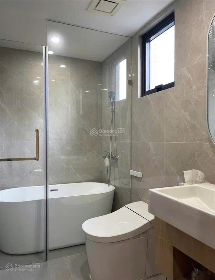 Ch tầng cao 2pn / 53m2 ( 2 tỷ 12 ) bao vat, shr , giáp bình thạnh ,view sân bay tphcm ,bank 10 năm