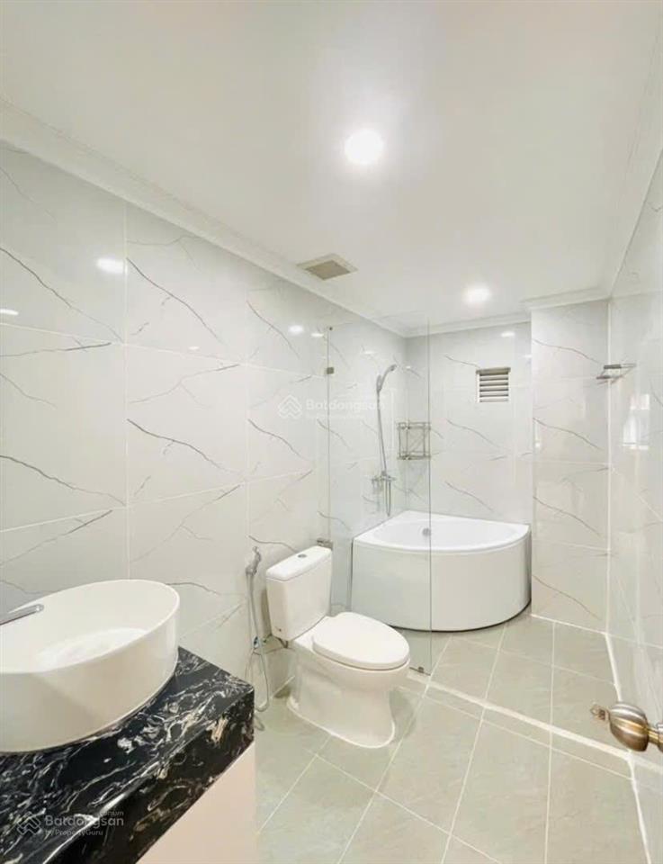 Ch gần sân bay tân sơn nhất ( 58m2 / 2pn + 2wc ) , sổ sẵn bao vat , thuê 13 triệu , view lanmark 81