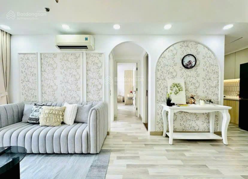 Tầng cao view trung tâm tphcm  ch 60m2/2 tỷ 4 sổ hồng , cách sân bay 2km , góp 0% lãi , dọn ở ngay