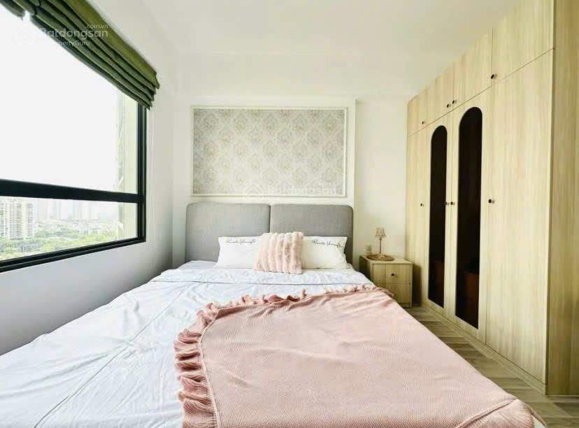 Tầng cao view trung tâm tphcm  ch 60m2/2 tỷ 4 sổ hồng , cách sân bay 2km , góp 0% lãi , dọn ở ngay