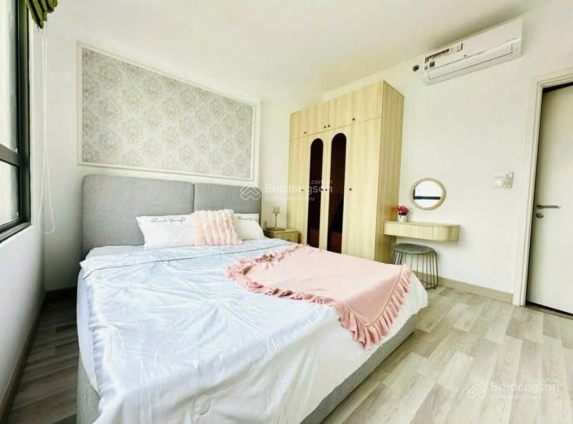 Tầng cao view trung tâm tphcm  ch 60m2/2 tỷ 4 sổ hồng , cách sân bay 2km , góp 0% lãi , dọn ở ngay