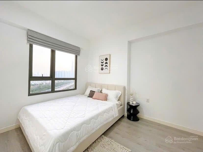 Tầng cao view trung tâm tphcm  ch 60m2/2 tỷ 4 sổ hồng , cách sân bay 2km , góp 0% lãi , dọn ở ngay