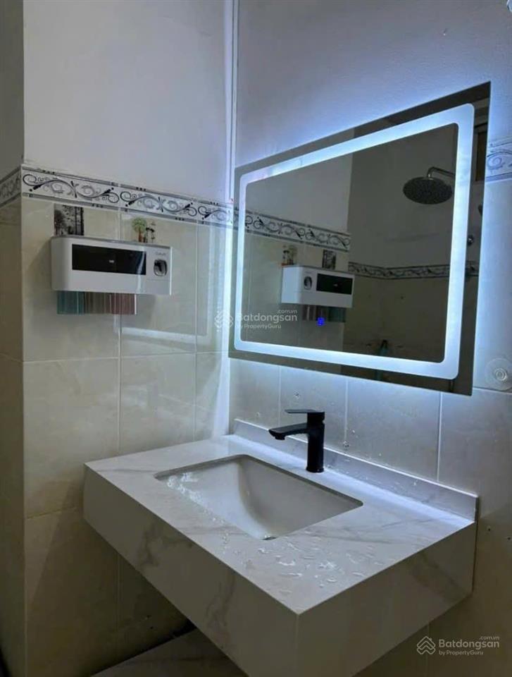Con trai du học, bán gấp ch sổ hồng 56m2 2pn, gần sân bay, ở ngay, thiện trí tặng full nt, bank 70%