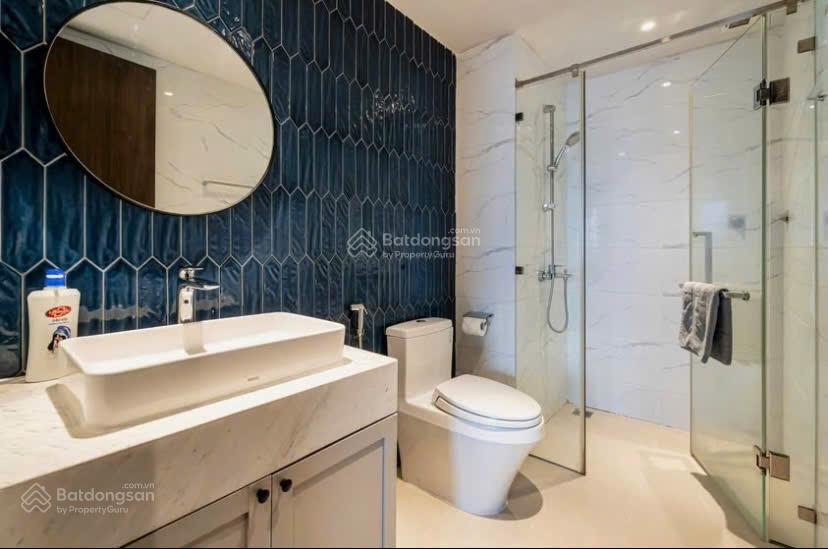 Con trai du học, bán gấp ch sổ hồng 56m2 2pn, gần sân bay, ở ngay, thiện trí tặng full nt, bank 70%