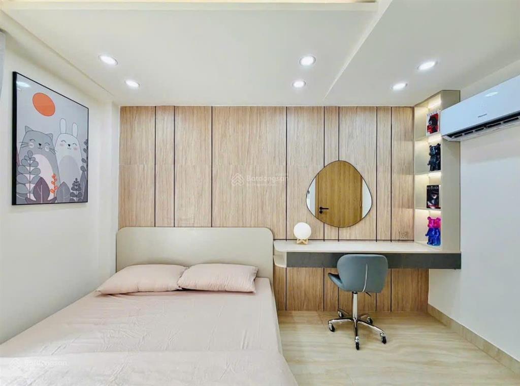 Thiện chí bớt 200 triệu lấy lộc, ch 51m2 (2 tỷ 3), sổ sang tên, view góc xinh, thuê 12 triệu
