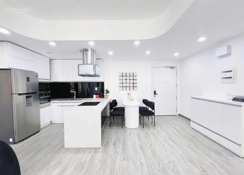 Chợ bà chiểu, ch, sổ hồng bao phí, thang máy, 55m2 view góc đẹp lung linh, dọn vali ở ngay