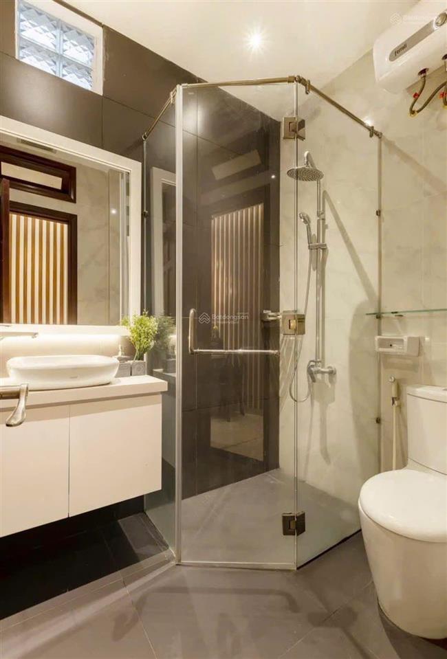 Dọn ở ngay, chủ (cắt lỗ), 2pn, 2wc, tầng trung, hướng phong thủy tốt, 2 tỷ 15 sổ sẵn, mới 100%