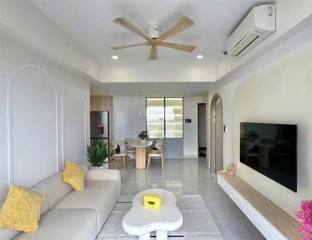 Dọn ở ngay, chủ (cắt lỗ), 2pn, 2wc, tầng trung, hướng phong thủy tốt, 2 tỷ 15 sổ sẵn, mới 100%