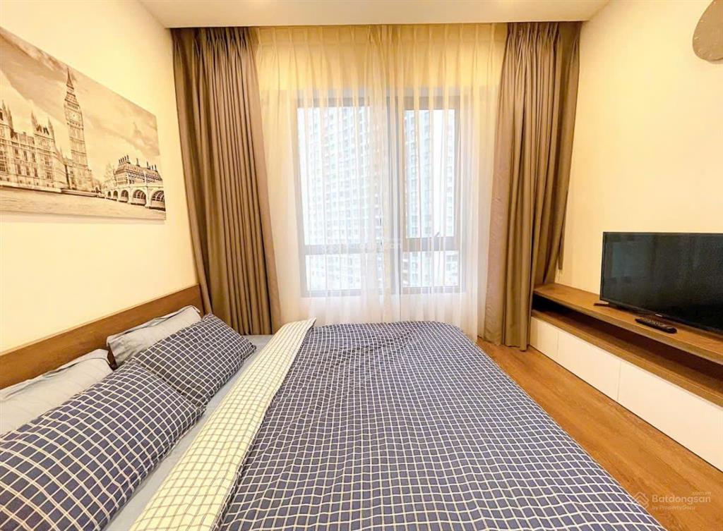 Là căn góc 2 ban công, nội thất ( như hình ) giá chốt 2 tỷ 28 , sổ tôi chịu phí , vay 75% ở lâu dài