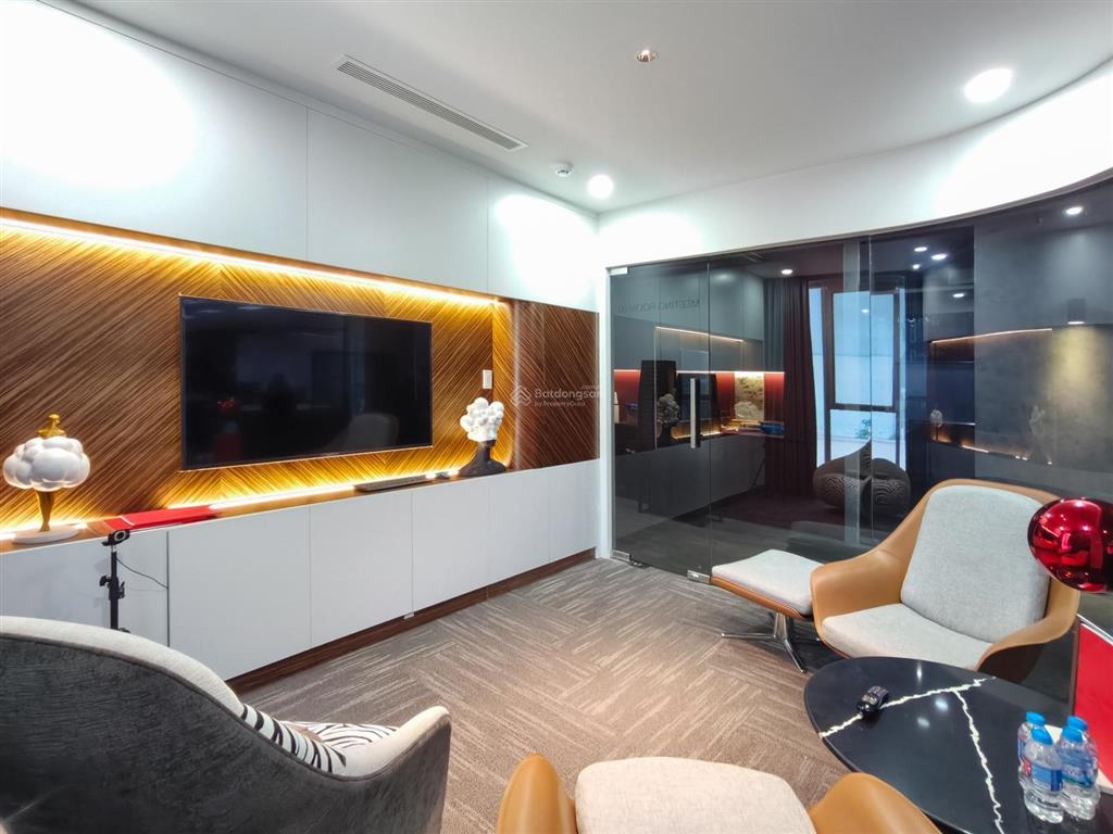 Chủ nhà cho thuê văn phòng quận 4 view sông 778m²