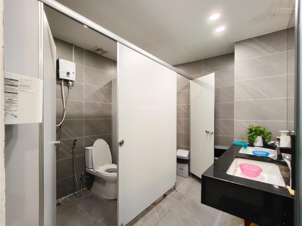Chủ nhà cho thuê văn phòng quận 4 view sông 778m²