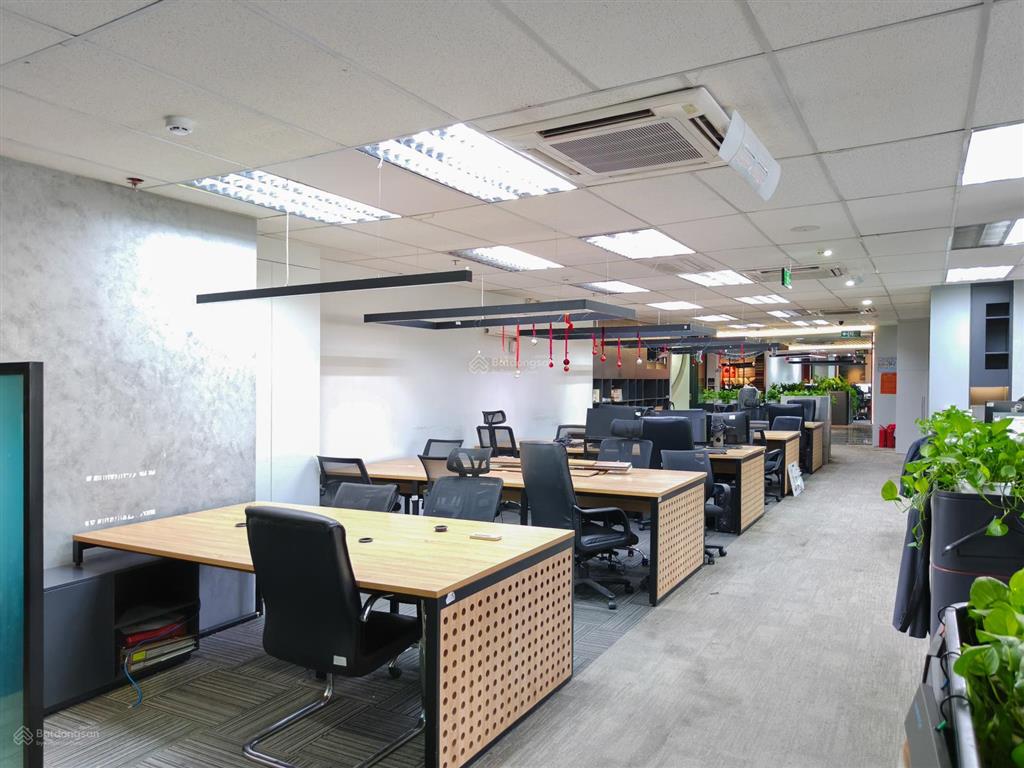 Chủ nhà cho thuê văn phòng quận 4 view sông 778m²