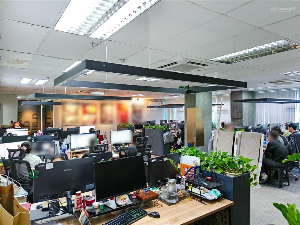 Chủ nhà cho thuê văn phòng quận 4 view sông 778m²