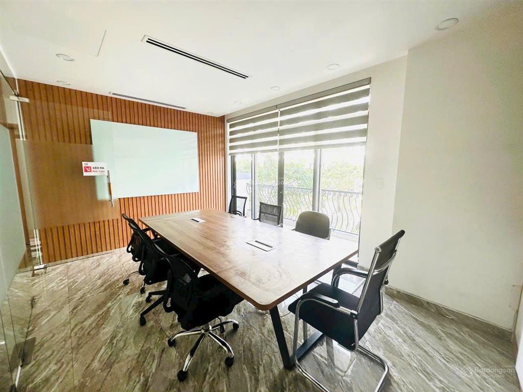 Bán gấp tòa nhà căn góc  vạn phúc city giá tốt