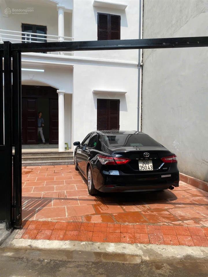 Chính chủ cho thuê nhà 3 tầng 130m2 ô tô vào tận sân nhà mới đẹp