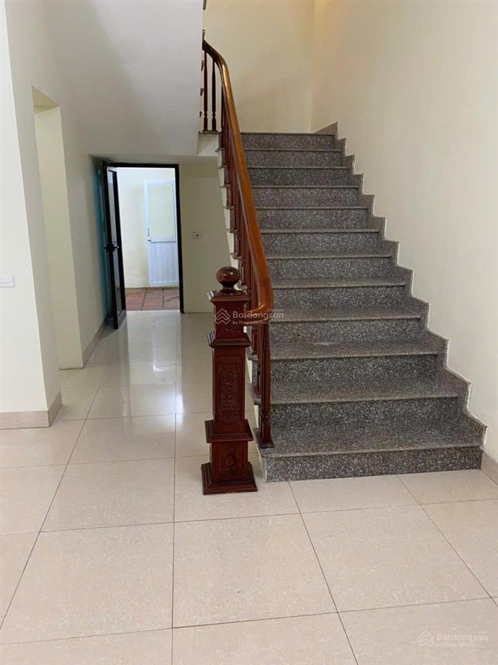 Chính chủ cho thuê nhà 3 tầng 130m2 ô tô vào tận sân nhà mới đẹp