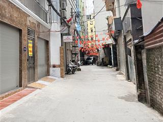 Bán nhà lê đức thọ  ngõ thông  ô tô đỗ cổng  40m  giá chỉ 8.x tỷ