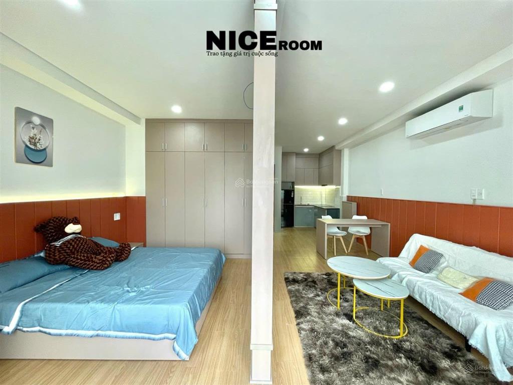 Căn hộ ban công đẳng cấp ngay ngã tư hàng xanh