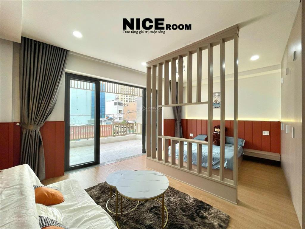 Căn hộ ban công đẳng cấp ngay ngã tư hàng xanh