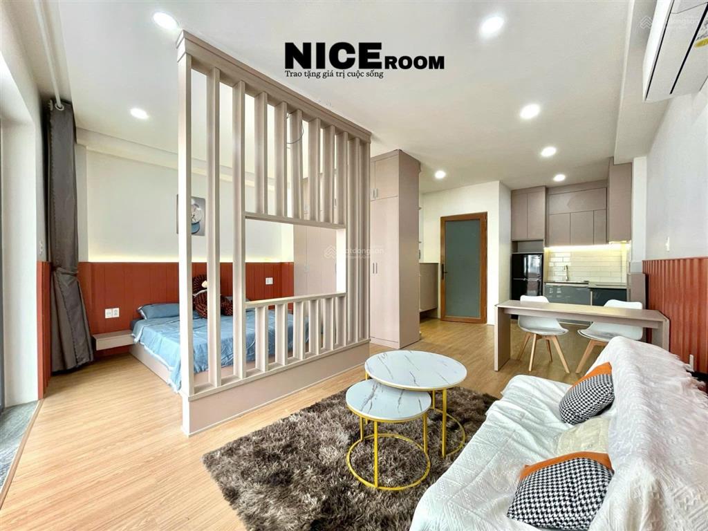 Căn hộ ban công đẳng cấp ngay ngã tư hàng xanh