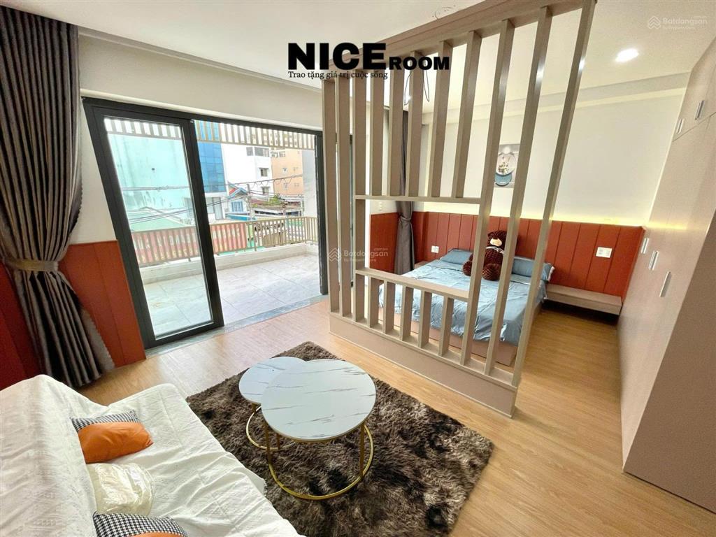 Căn hộ ban công đẳng cấp ngay ngã tư hàng xanh