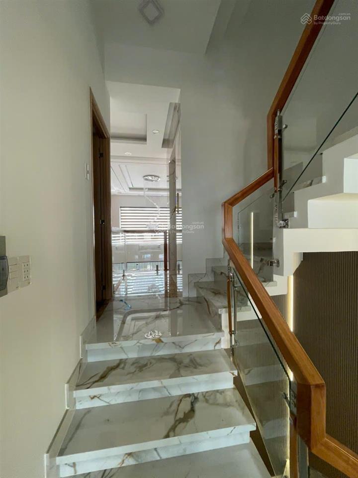 Bán nhà hẻm xe hơi đường lê trọng tấn dt 4x20 đúc 1 trệt 1 lửng 2 lầu sân thượng bán 9,9 tỷ