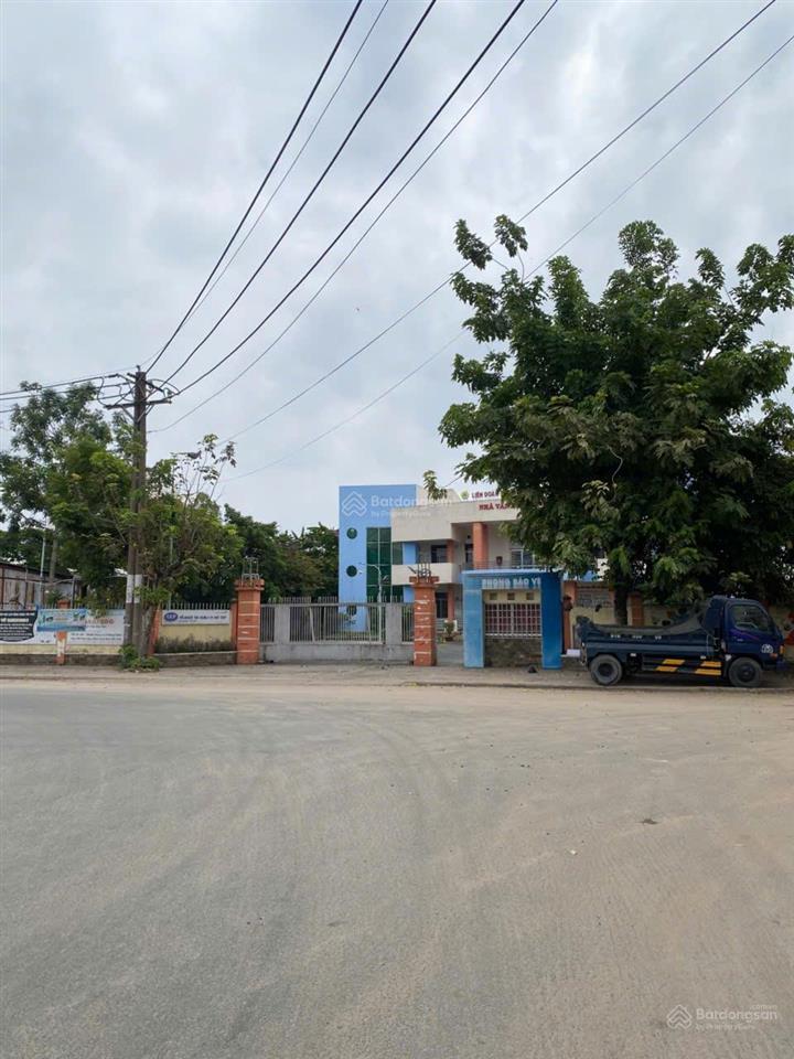 Bán nhà mặt tiền đường dc13 phường tây thạnh dt 4x15 cấp 4 bán 8,2 tỷ  0888 755 *** hiểu