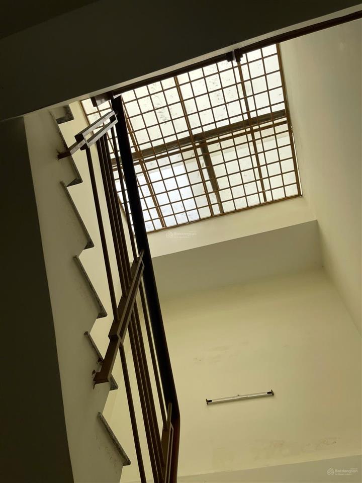 Bán nhà hẻm vip đường nguyễn hữu tiến dt 4x25 đúc 1 trệt 2 lầu sân thượng bán 11,5 tỷ