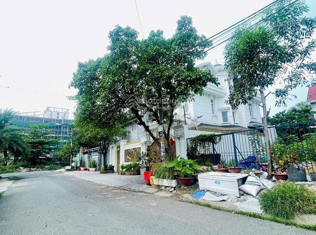 Bán biệt thự đường số 1b phường bình tân dt 12,5 x 20 đúc 1 hầm 1 trệt 2 lầu  0888 755 *** hiểu