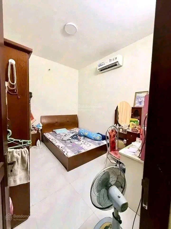 Bán nhà hxh lưu chí hiếu, tây thạnh dt 5x16m, 1 trệt 3 lầu st, 5pn, có dòng tiền cho thuê