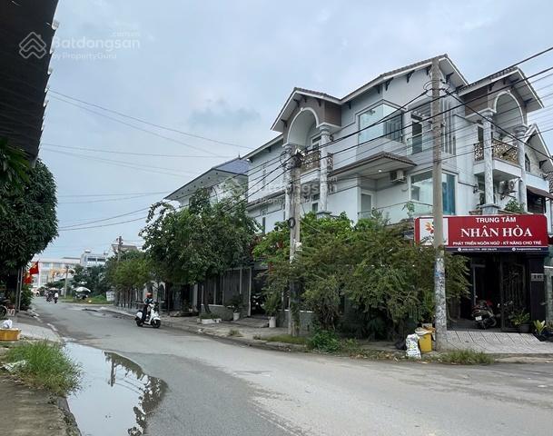 Bán gấp biệt thự góc 2 mặt tiền đường 5c  kdc vĩnh lộc, bình tân