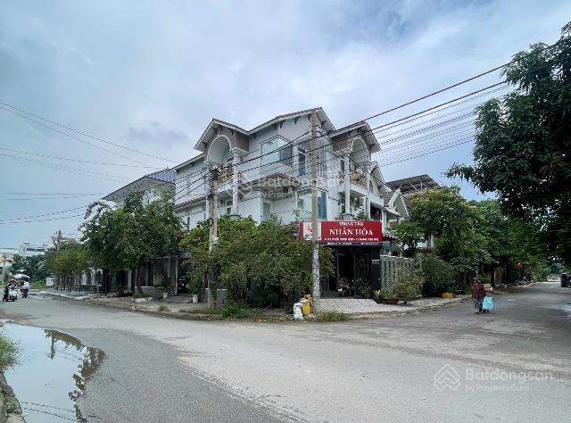 Bán gấp biệt thự góc 2 mặt tiền đường 5c  kdc vĩnh lộc, bình tân