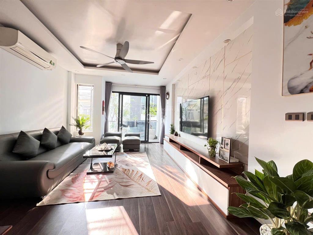 Tôi chủ nhà bán căn nhà tự xây 4.5 tầng tại ngõ 137 p.việt hưng, phường việt hưng. gara oto 7 chỗ