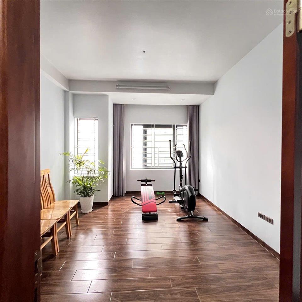 Tôi chủ nhà bán căn nhà tự xây 4.5 tầng tại ngõ 137 p.việt hưng, phường việt hưng. gara oto 7 chỗ