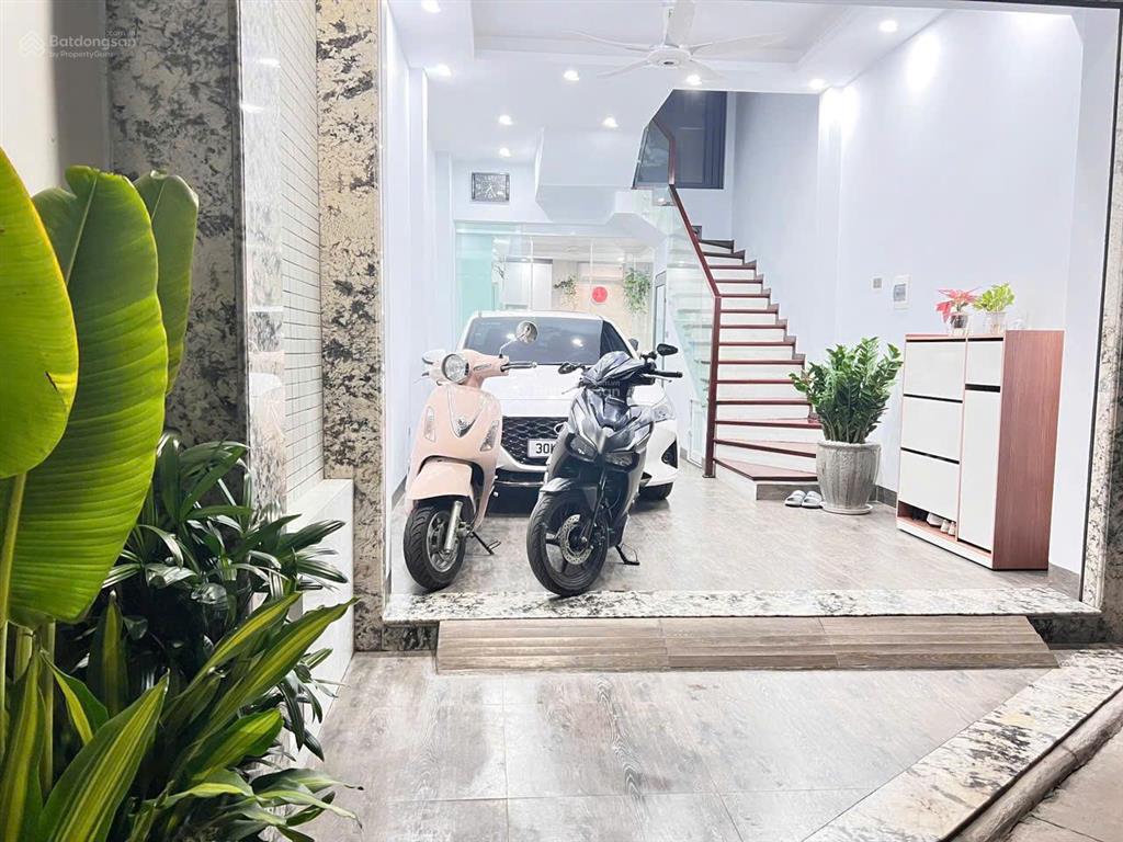 Tôi chủ nhà bán căn nhà tự xây 4.5 tầng tại ngõ 137 p.việt hưng, phường việt hưng. gara oto 7 chỗ