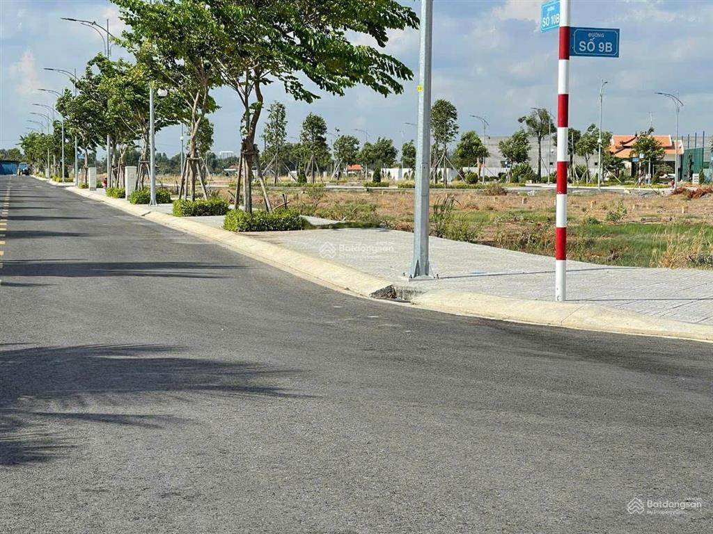 Cần bán đất nền  100m2  full thổ cư  cách sân bay quốc tế 5km  chỉ 900tr/lô  sổ hồng sẵn